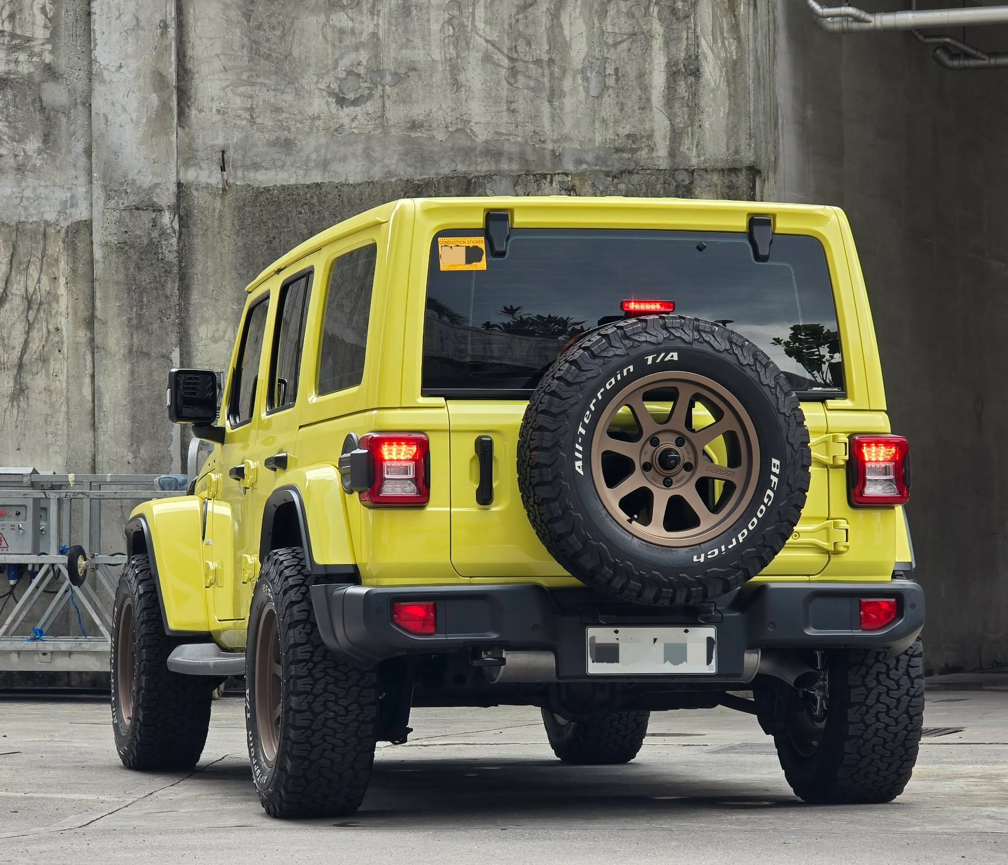 2024 Jeep Wrangler Sahara 4x4 2.0 photo 2
