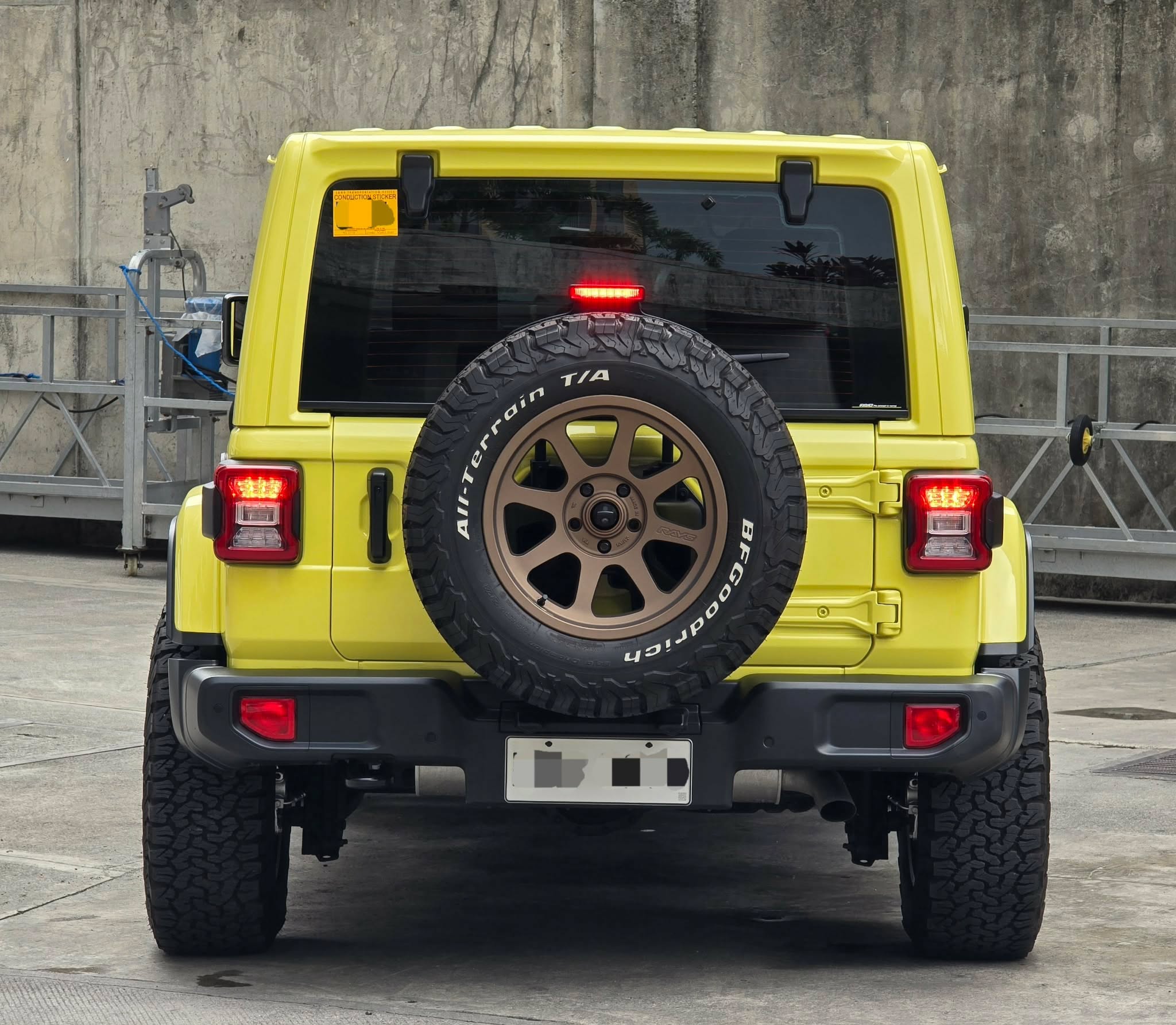 2024 Jeep Wrangler Sahara 4x4 2.0 photo 3