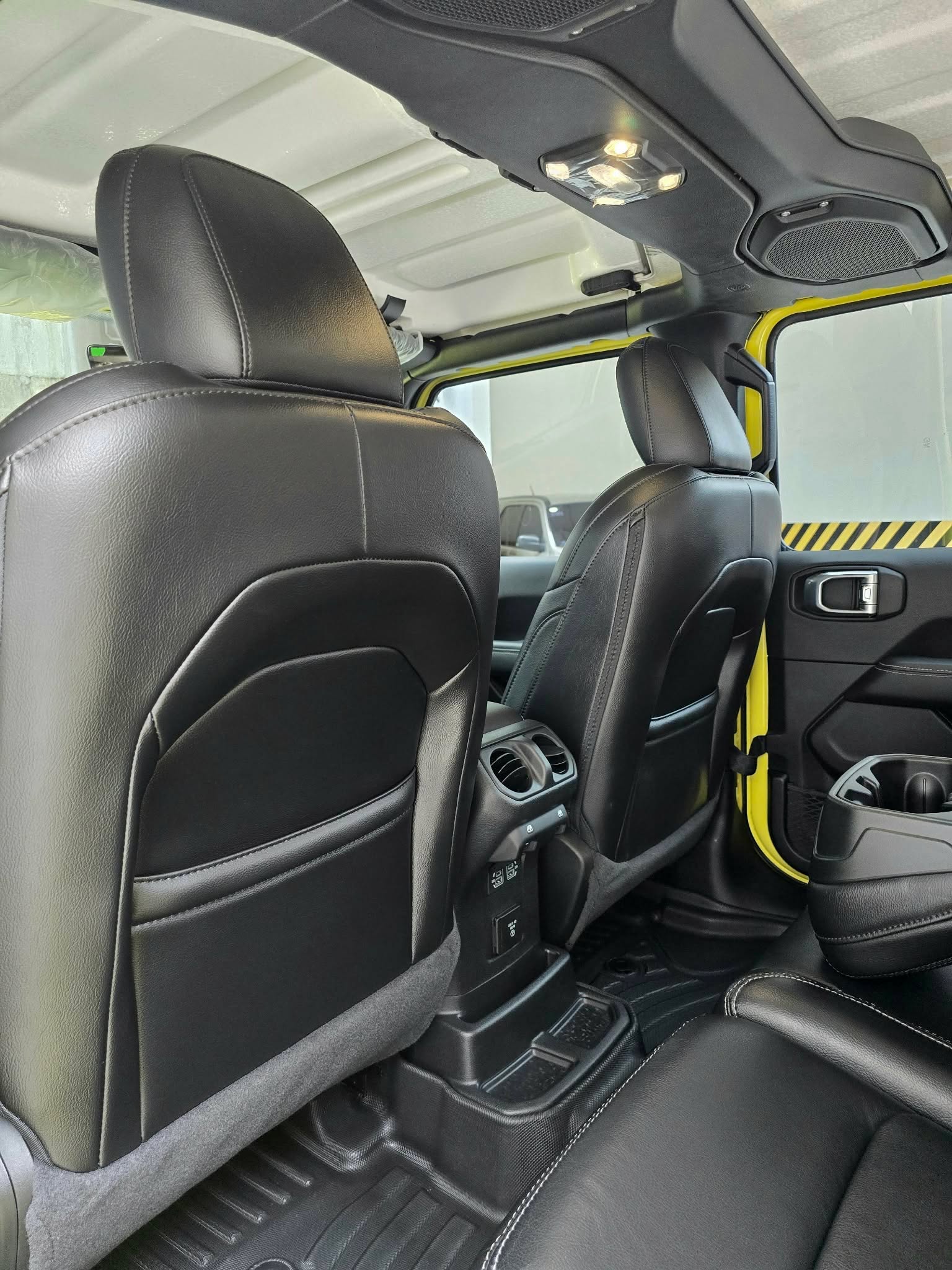 2024 Jeep Wrangler Sahara 4x4 2.0 photo 6
