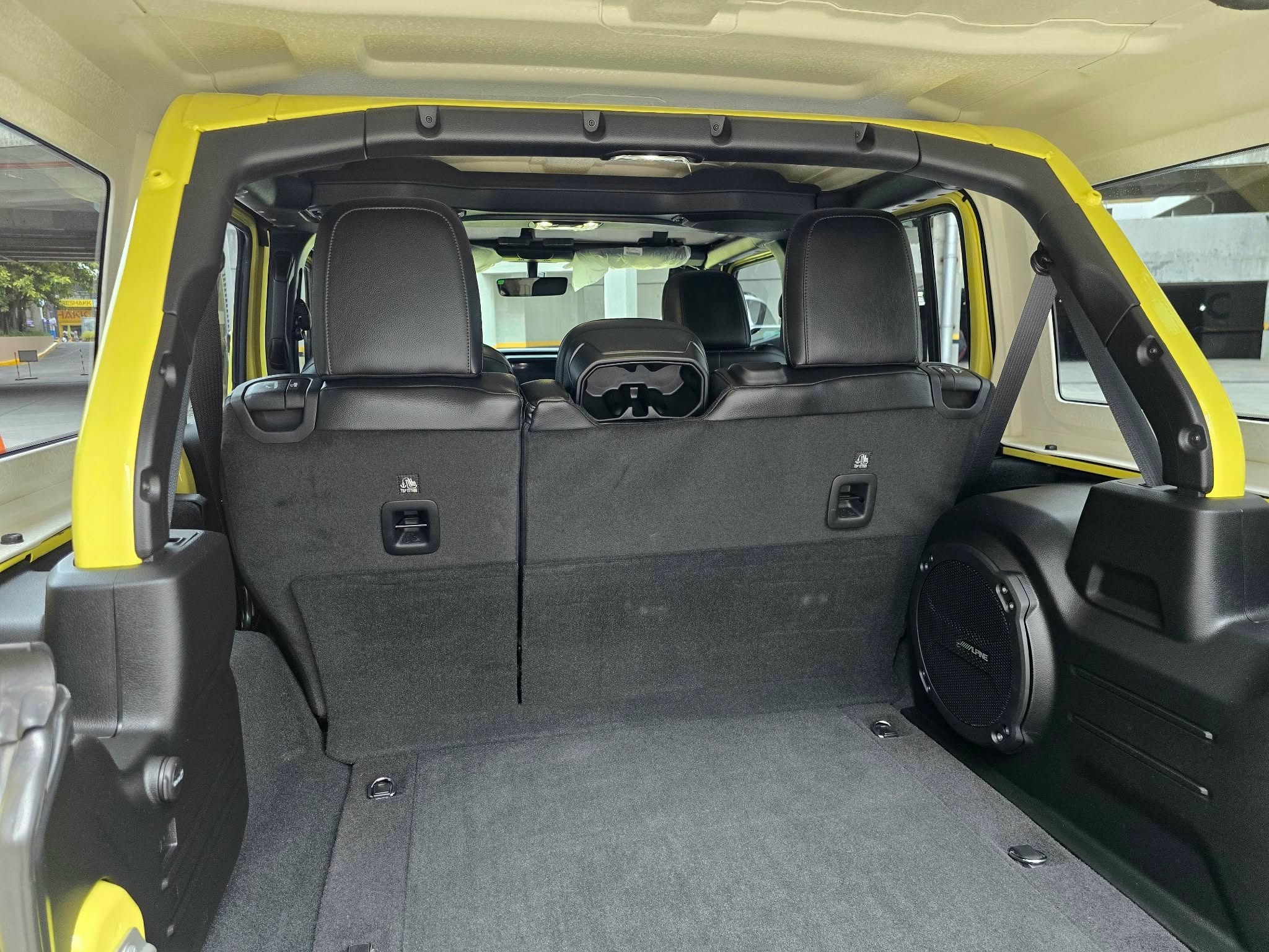 2024 Jeep Wrangler Sahara 4x4 2.0 photo 7
