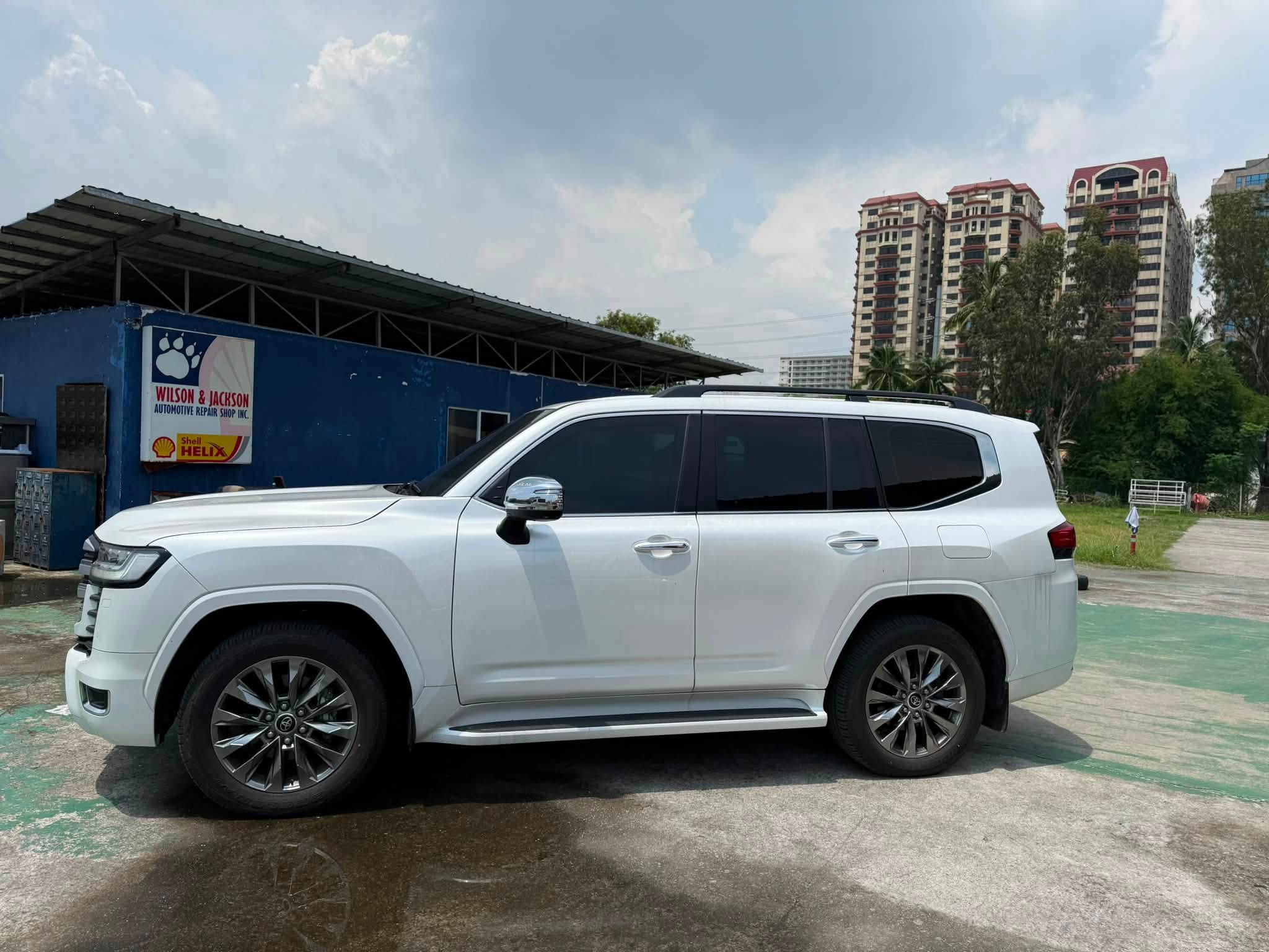 2024 LC300 Land Cruiser 300 Lvl 6 Bullet Proof 7k km Odo