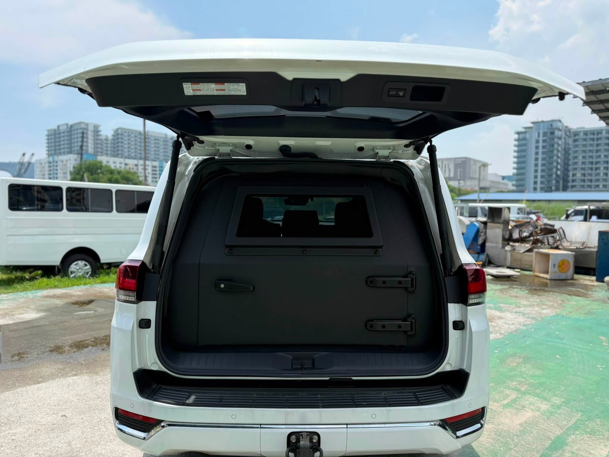 2024 LC300 Land Cruiser 300 Lvl 6 Bullet Proof 7k km Odo photo 4