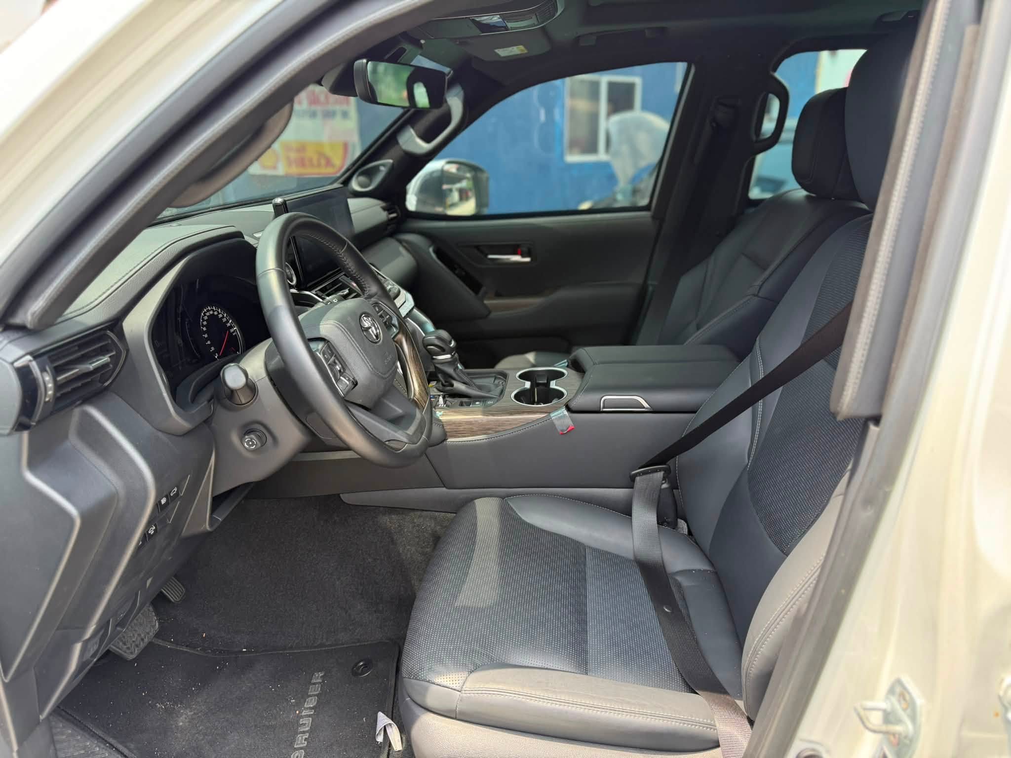 2024 LC300 Land Cruiser 300 Lvl 6 Bullet Proof 7k km Odo photo 5