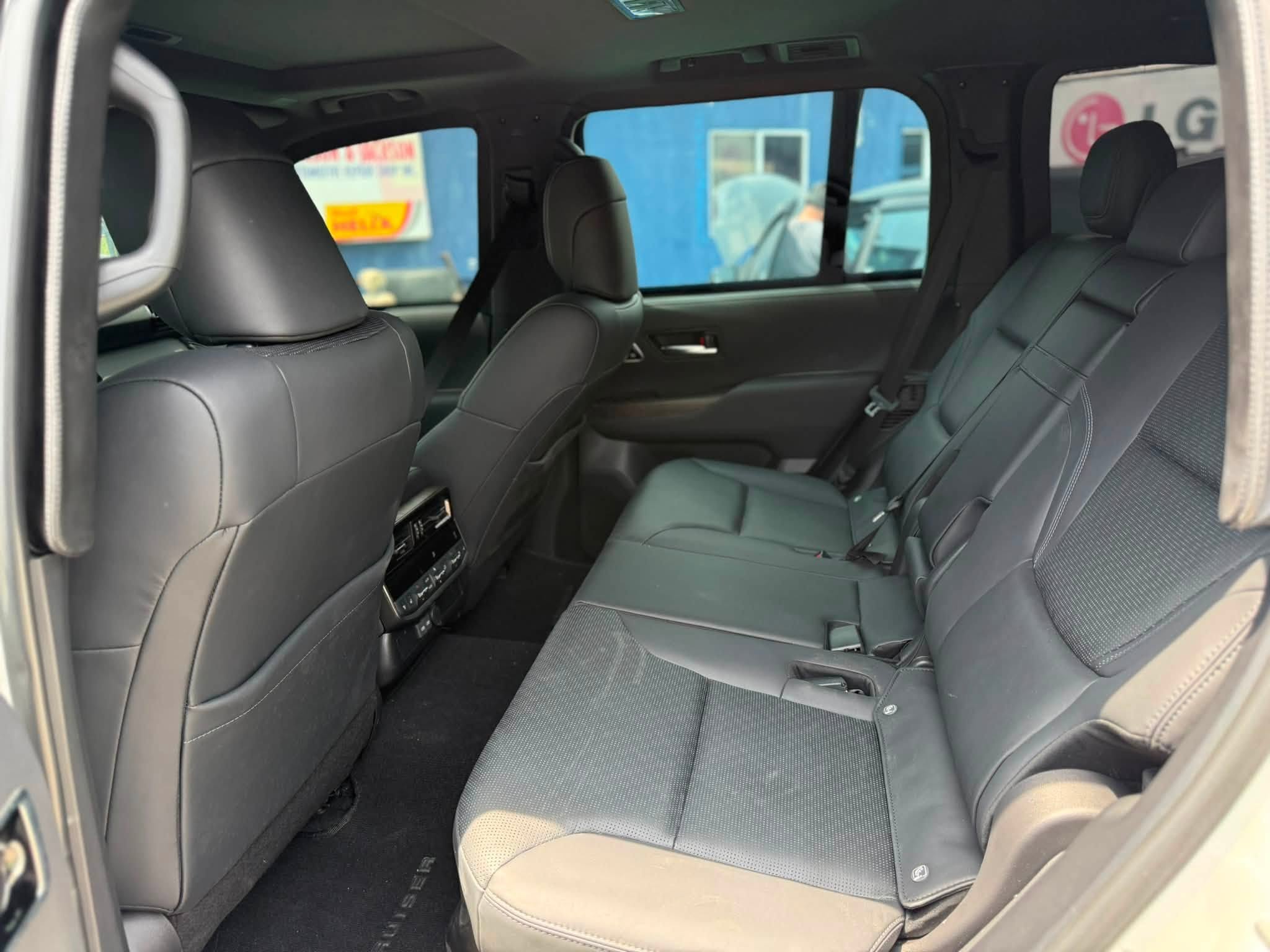 2024 LC300 Land Cruiser 300 Lvl 6 Bullet Proof 7k km Odo photo 6