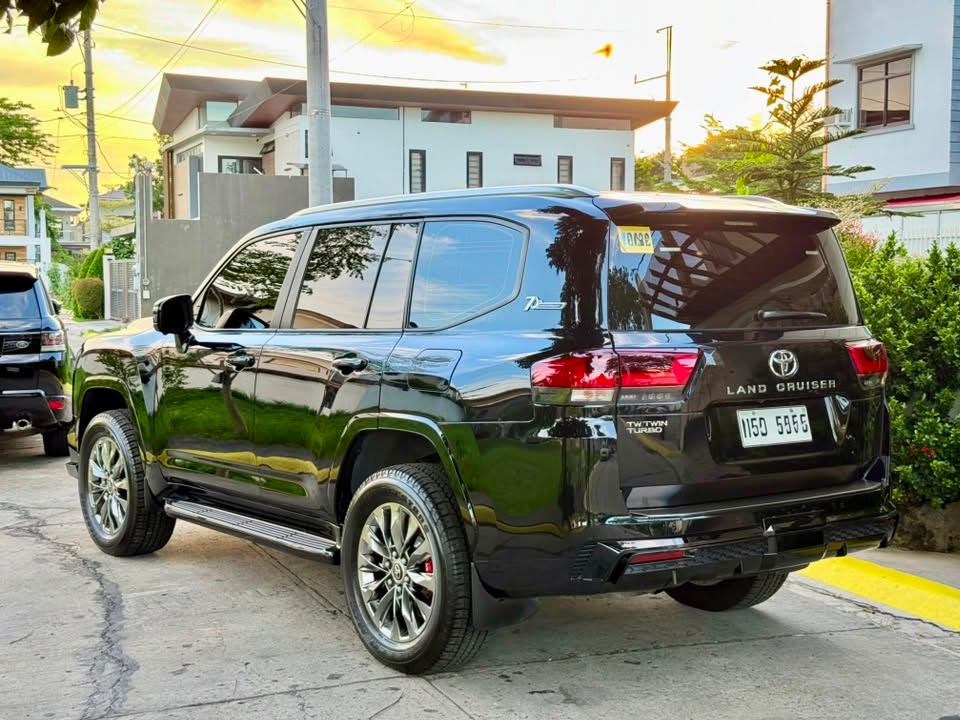 Toyota Land Cruiser 300 70th Anniv Lvl 6 Armored photo 2