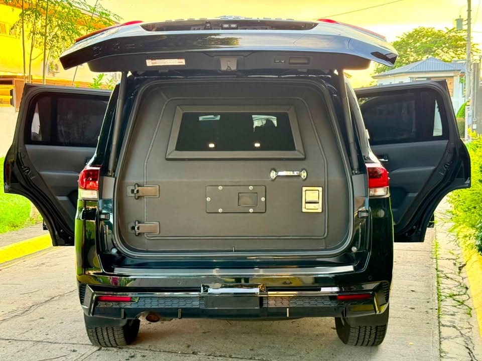 Toyota Land Cruiser 300 70th Anniv Lvl 6 Armored photo 7