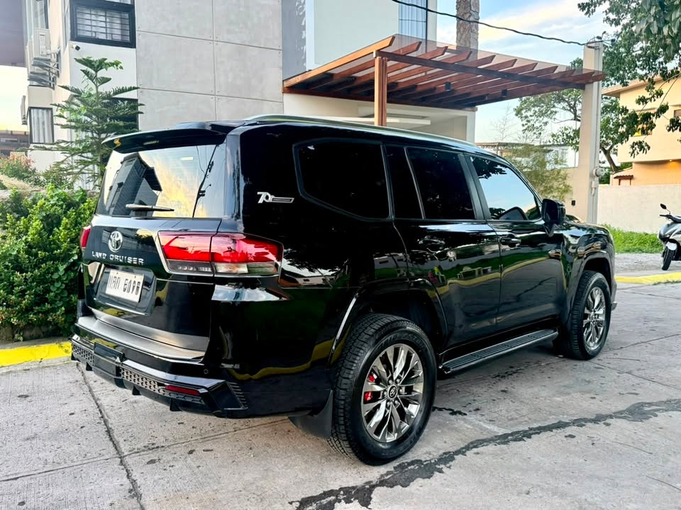 Toyota Land Cruiser 300 70th Anniv Lvl 6 Armored photo 3